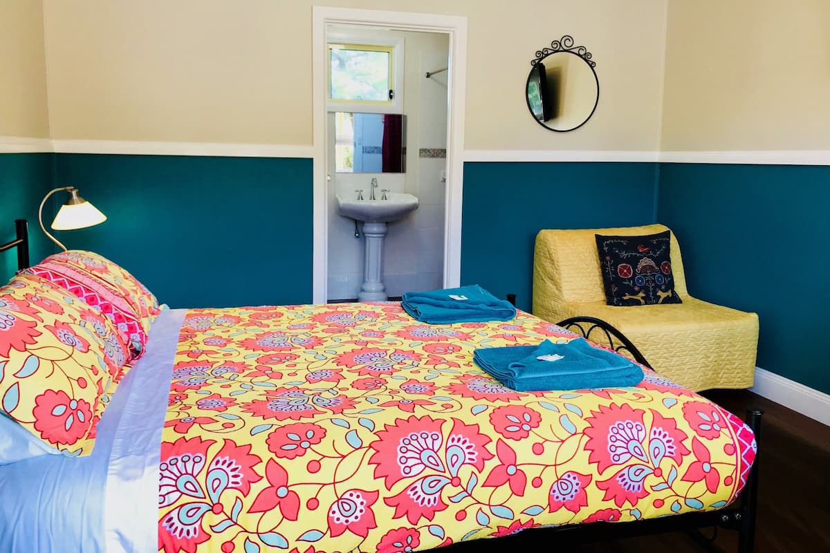 Deluxe Queen Room | Free WiFi, bed sheets