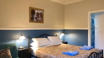 Deluxe Queen Room | Free WiFi, bed sheets