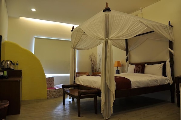 Honeymoon Double Room | Desk, rollaway beds, free WiFi, bed sheets