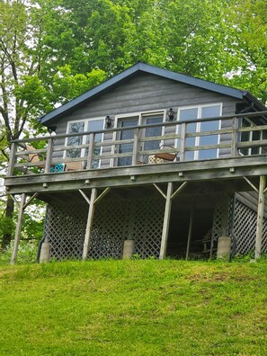 Exterior - Cozy Lake Chapin Guest House, Two Bedroom, One Bath  Quiet Peaceful Setting (Berrien Springs)