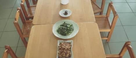 包含每日当地美食早餐