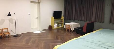 Family Room | Desk, blackout drapes, rollaway beds, free WiFi