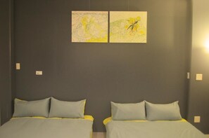 Basic Quadruple Room | Desk, blackout curtains, rollaway beds, free WiFi - Cai Yeye B&B (Jiaoxi)