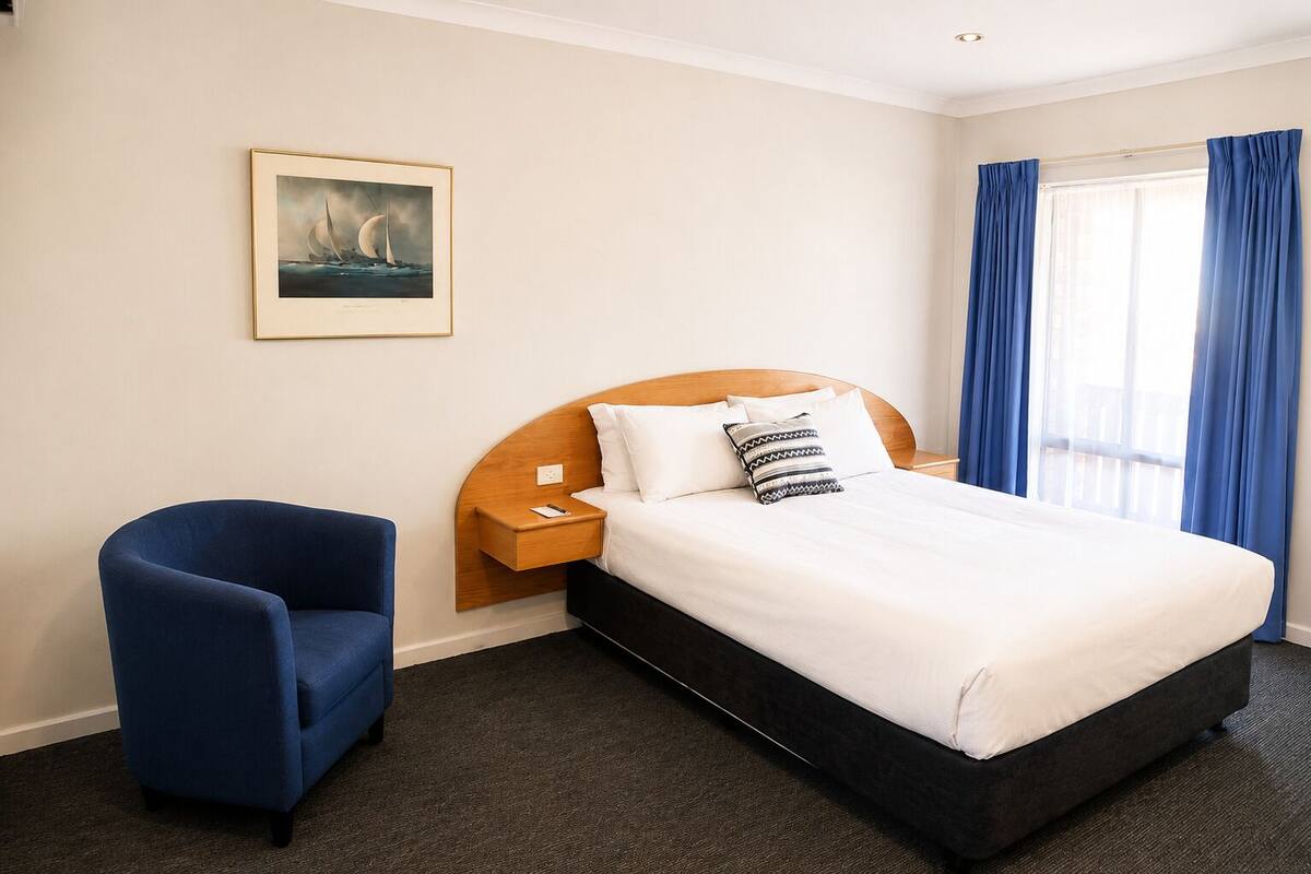 Superior Queen Room | WiFi (free), bed sheets