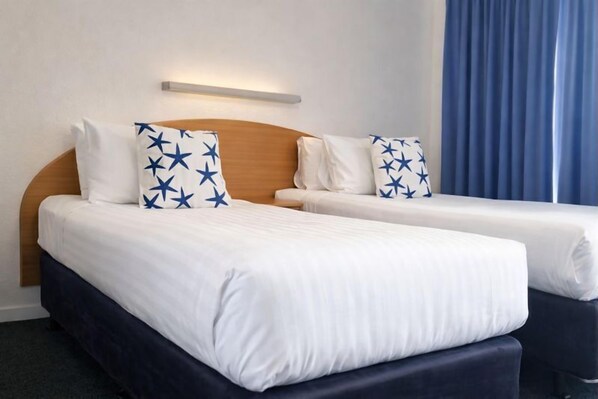 Economy Twin Room | Free WiFi, bed sheets - Busselton Motel (West Busselton)