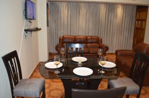 In-room dining - Apartment Inti (Cusco)