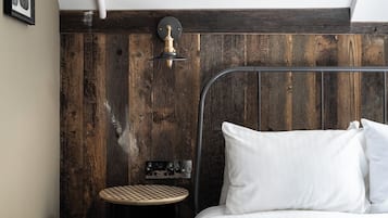 Habitación estándar doble | Tabla de planchar con plancha, wifi gratis, ropa de cama