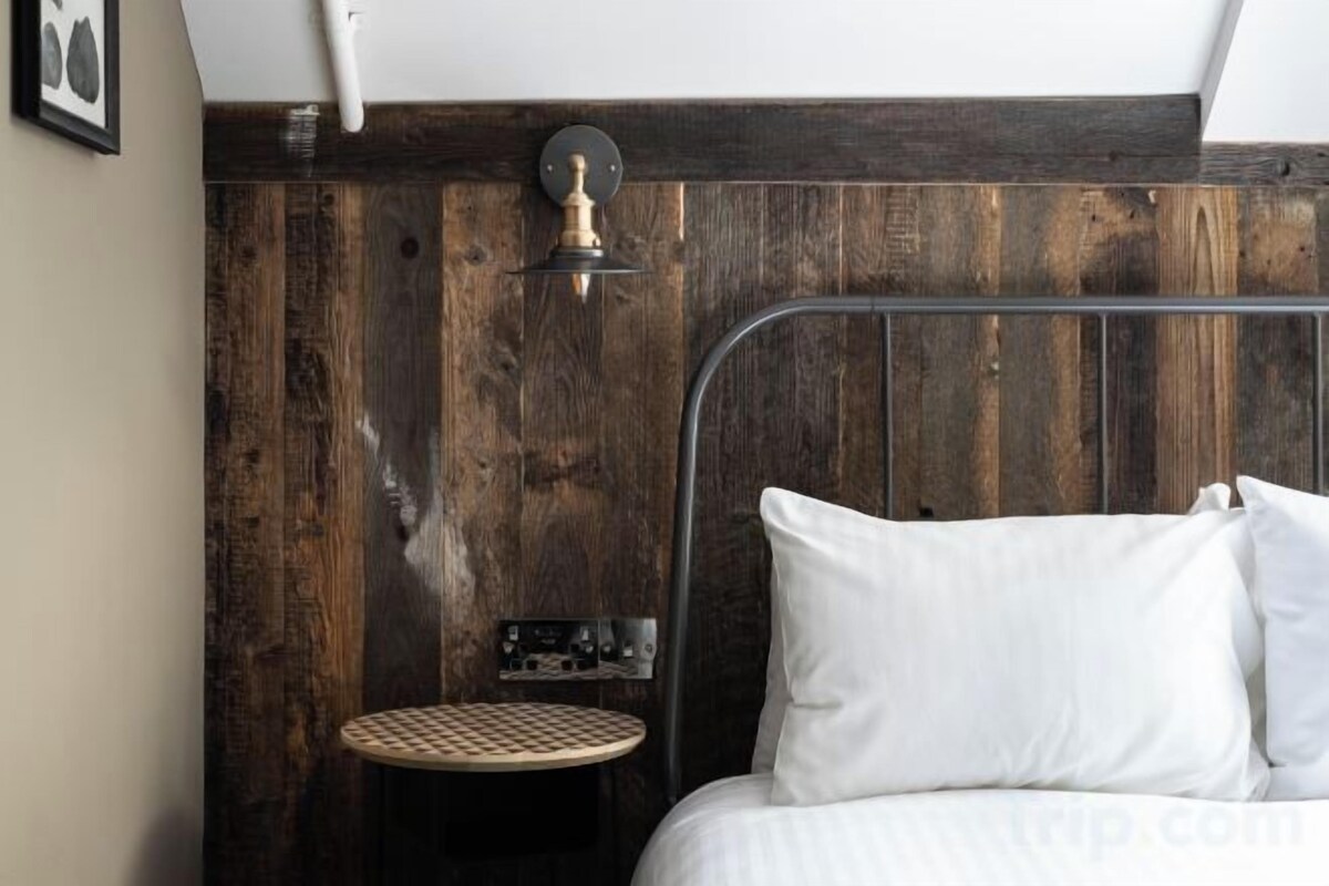 Iron/ironing board (on request), WiFi (free), bed sheets