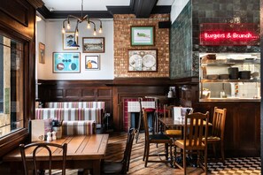 Breakfast, lunch and dinner served  - Publove The Rose & Crown (London)