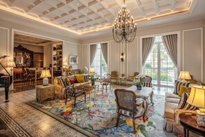 2 bars/lounges, lobby lounge, rooftop bar - Mia SaiGon Luxury Boutique Hotel (Ho Chi Minh City)