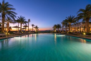 2 piscines extérieures