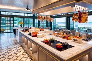 Desayuno buffet incluido todos los días 