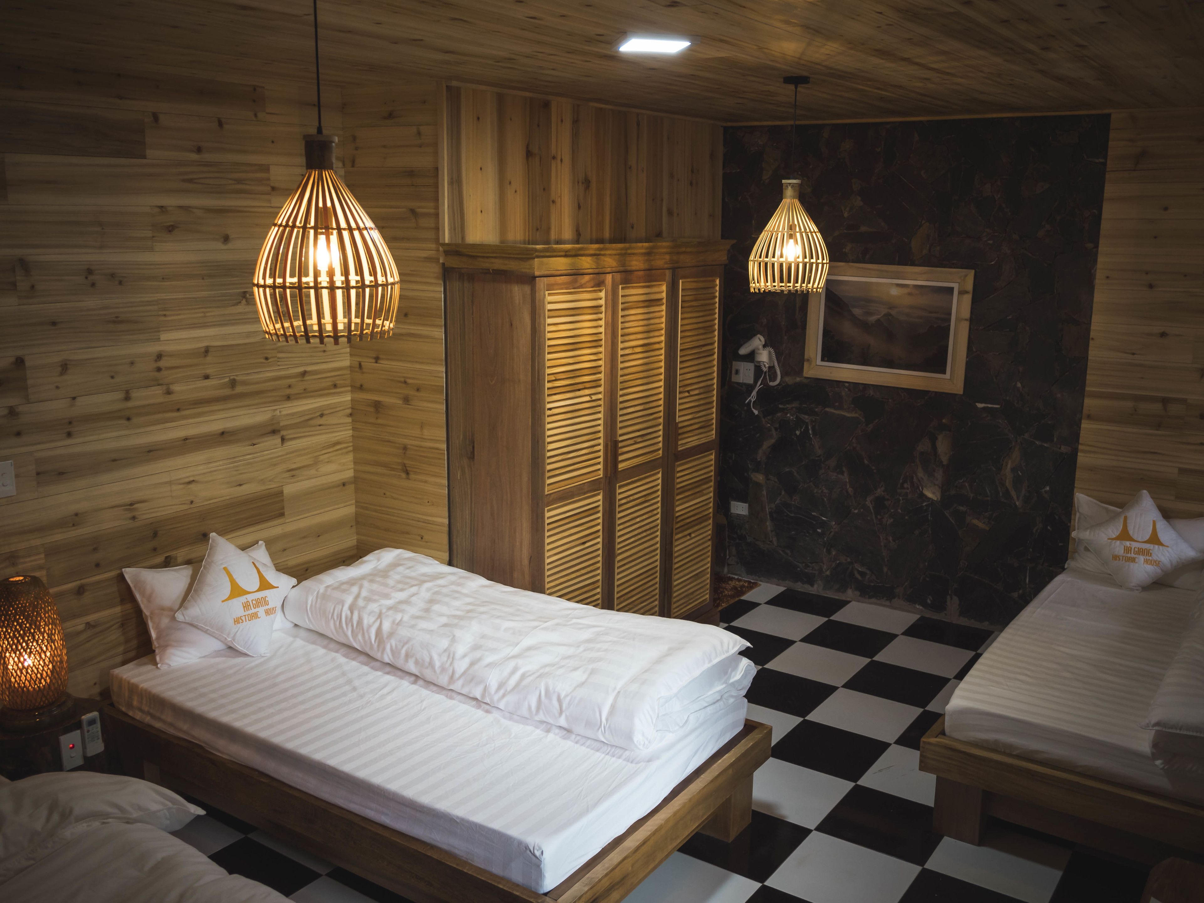 Quadruple Room, Mountain View | Desk, soundproofing, free WiFi, bed sheets