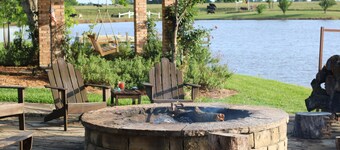 Secluded Ranch House with Private 4 Acre Pond