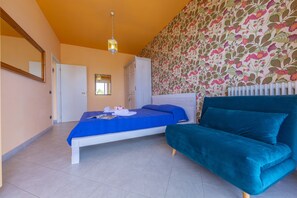 1 bedroom, bed sheets