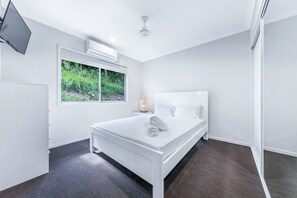 House, 3 Bedrooms, 2 Bathrooms, Hill View | 3 bedrooms, iron/ironing board, free WiFi, bed sheets