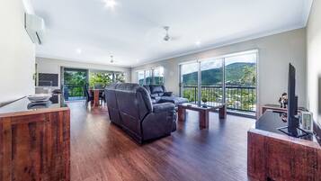 House, 3 Bedrooms, 2 Bathrooms, Hill View | Living area | Flat-screen TV