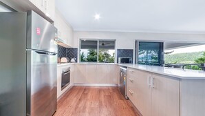 House, 3 Bedrooms, 2 Bathrooms, Hill View | Private kitchen - Great Escape - Cannonvale (Cannonvale)