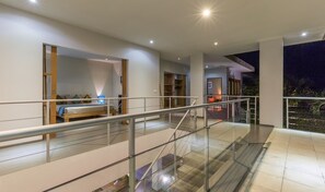 3 bedrooms, in-room safe, iron/ironing board, Internet - Beautiful modern villa in the heart of Seminyak . (Seminyak)