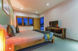3 bedrooms, in-room safe, iron/ironing board, Internet