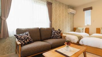 Rom – deluxe, ikke-røyk (A) | Oppholdsrom | Flatskjerm-TV