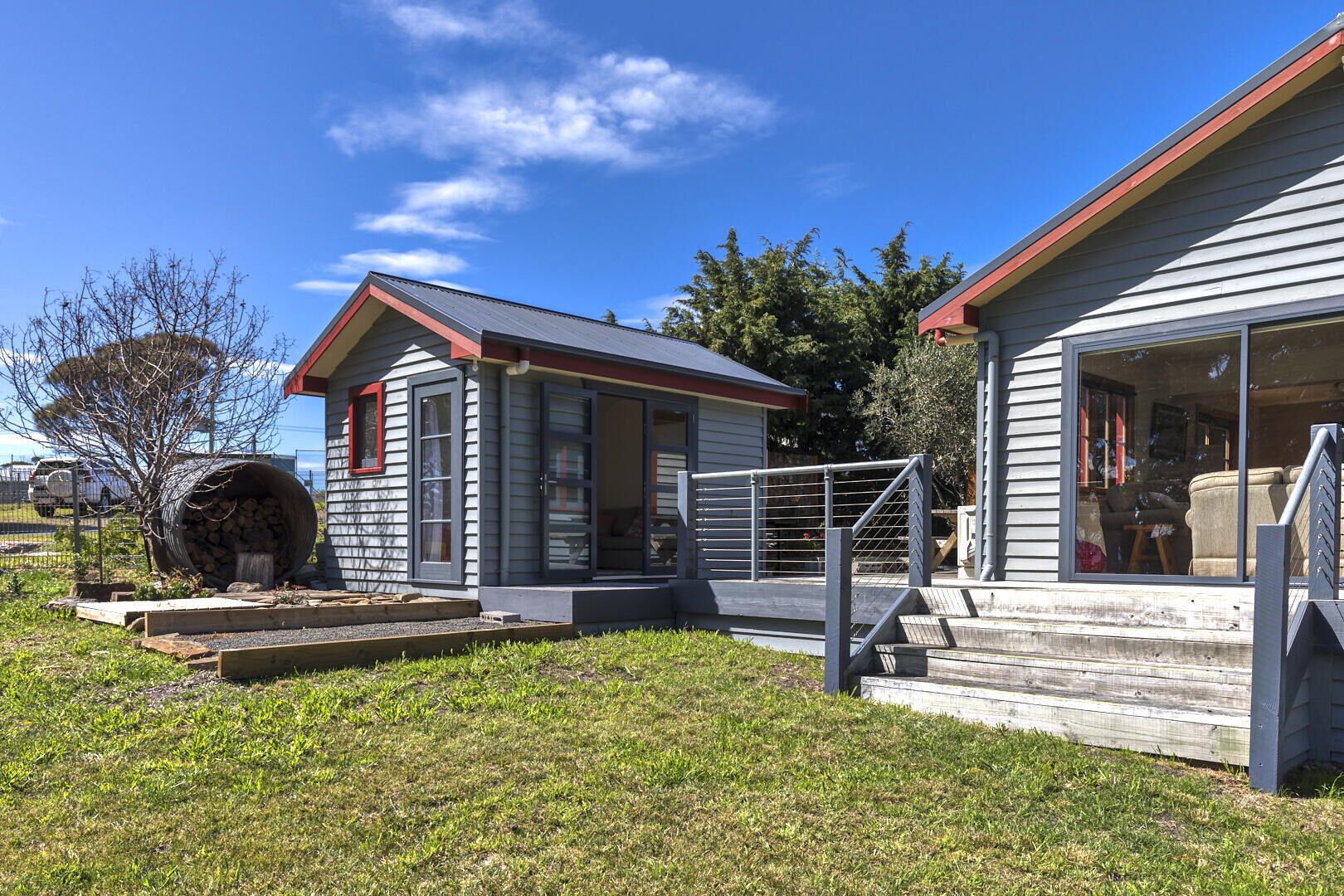 Seaside House - Beachfront Holiday House