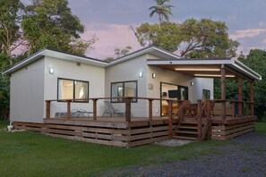 Front of property - Inn Land Inn (Rarotonga)