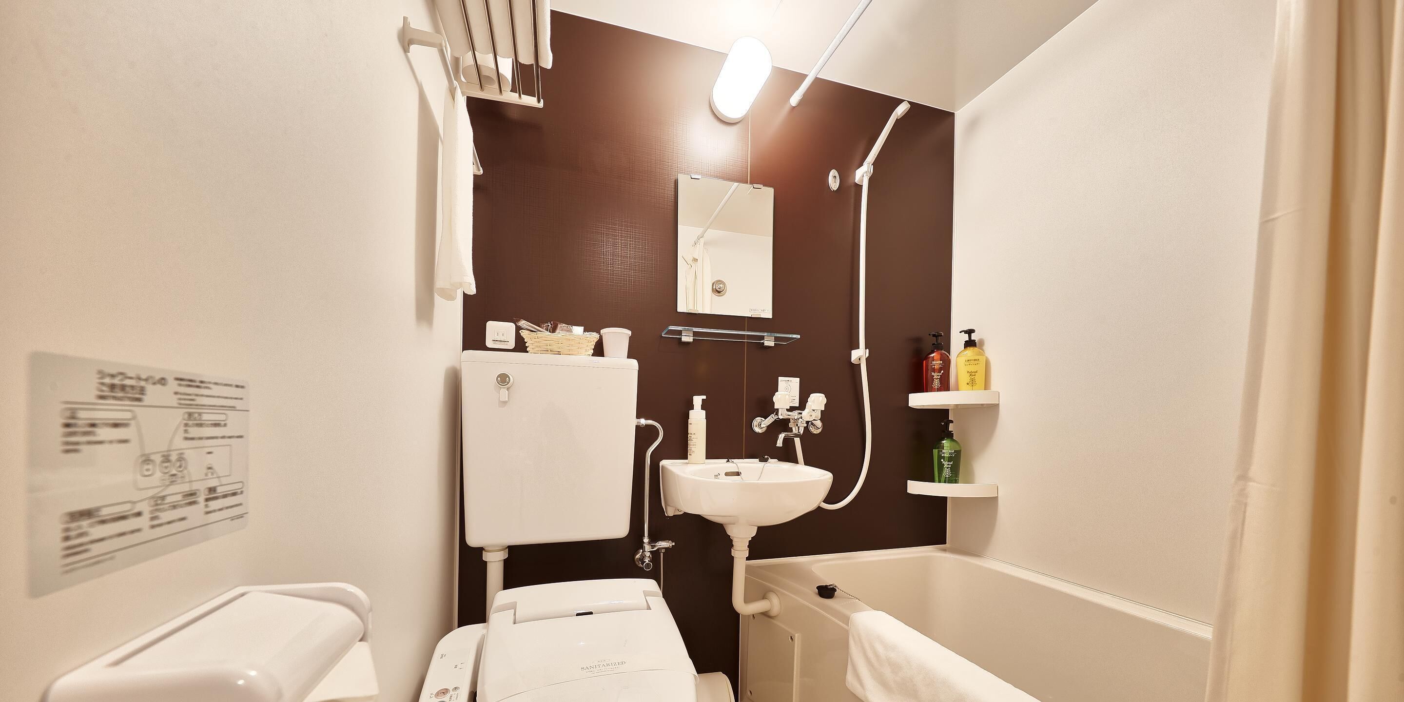 combined shower/bathtub, free toiletries, hair dryer, slippers