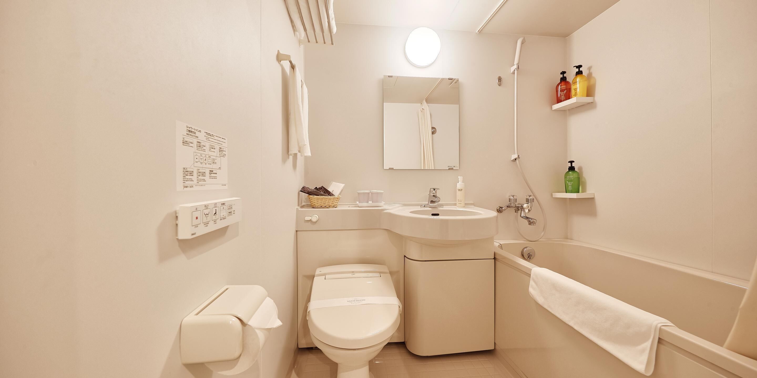 twin room, non smoking | bathroom | combined shower/bathtub, free toiletries, hair dryer, slippers