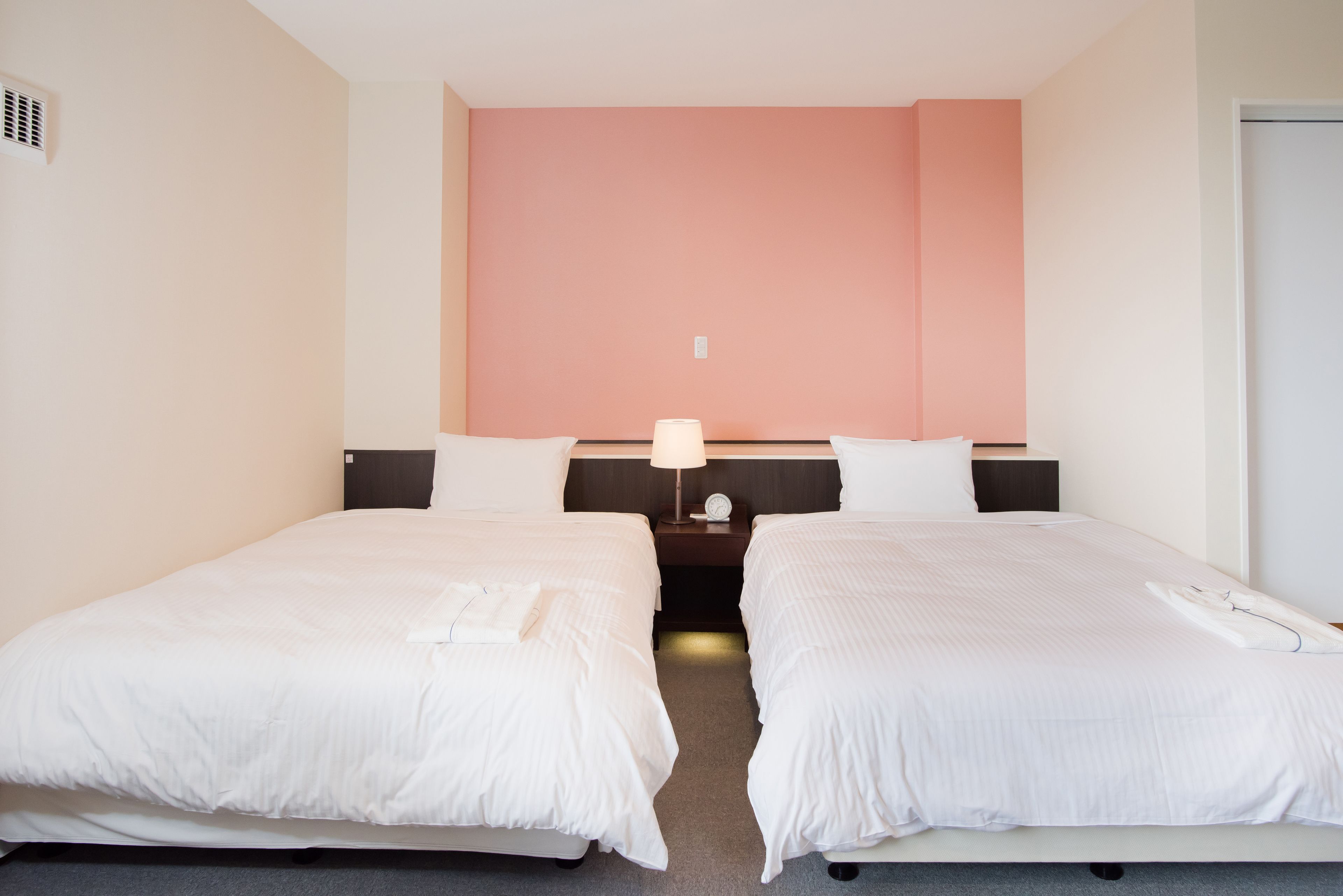 雙床房, 非吸煙房 | 羽絨被、書桌、筆電工作空間、遮光布/窗簾