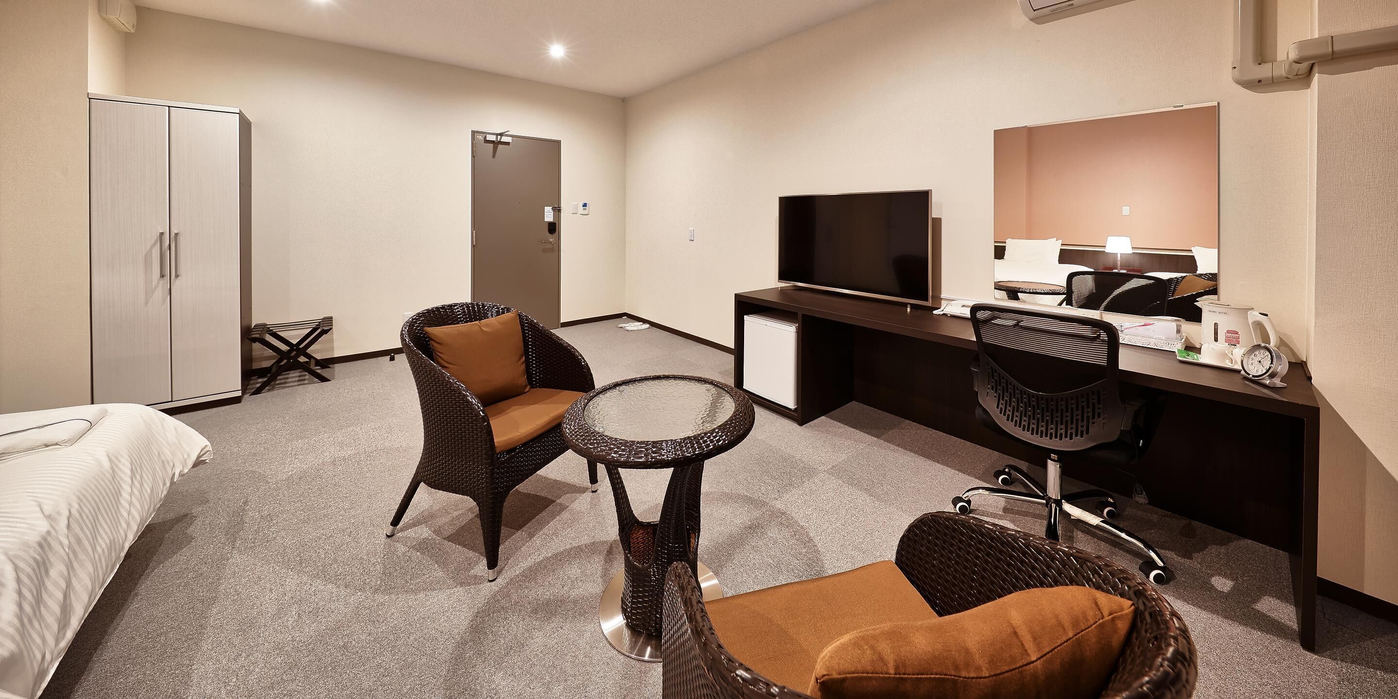 트윈룸, 금연 | 오리/거위털 이불, 책상, 노트북 작업 공간, 암막 커튼