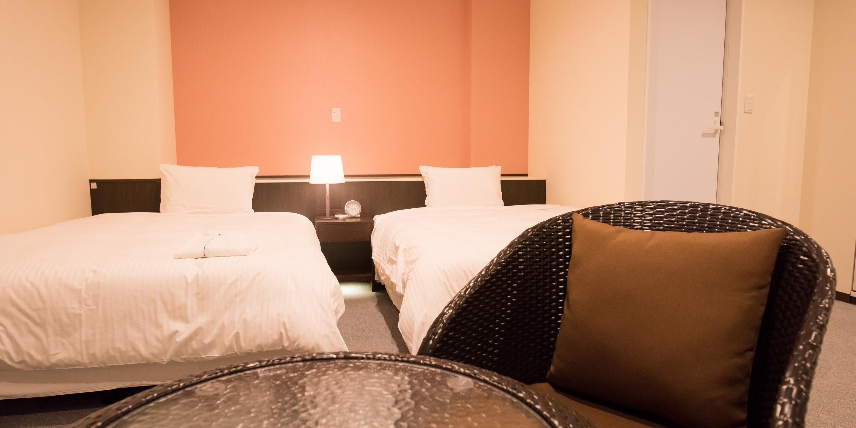 twin room, non smoking | 1 bedroom, down duvets, desk, laptop workspace