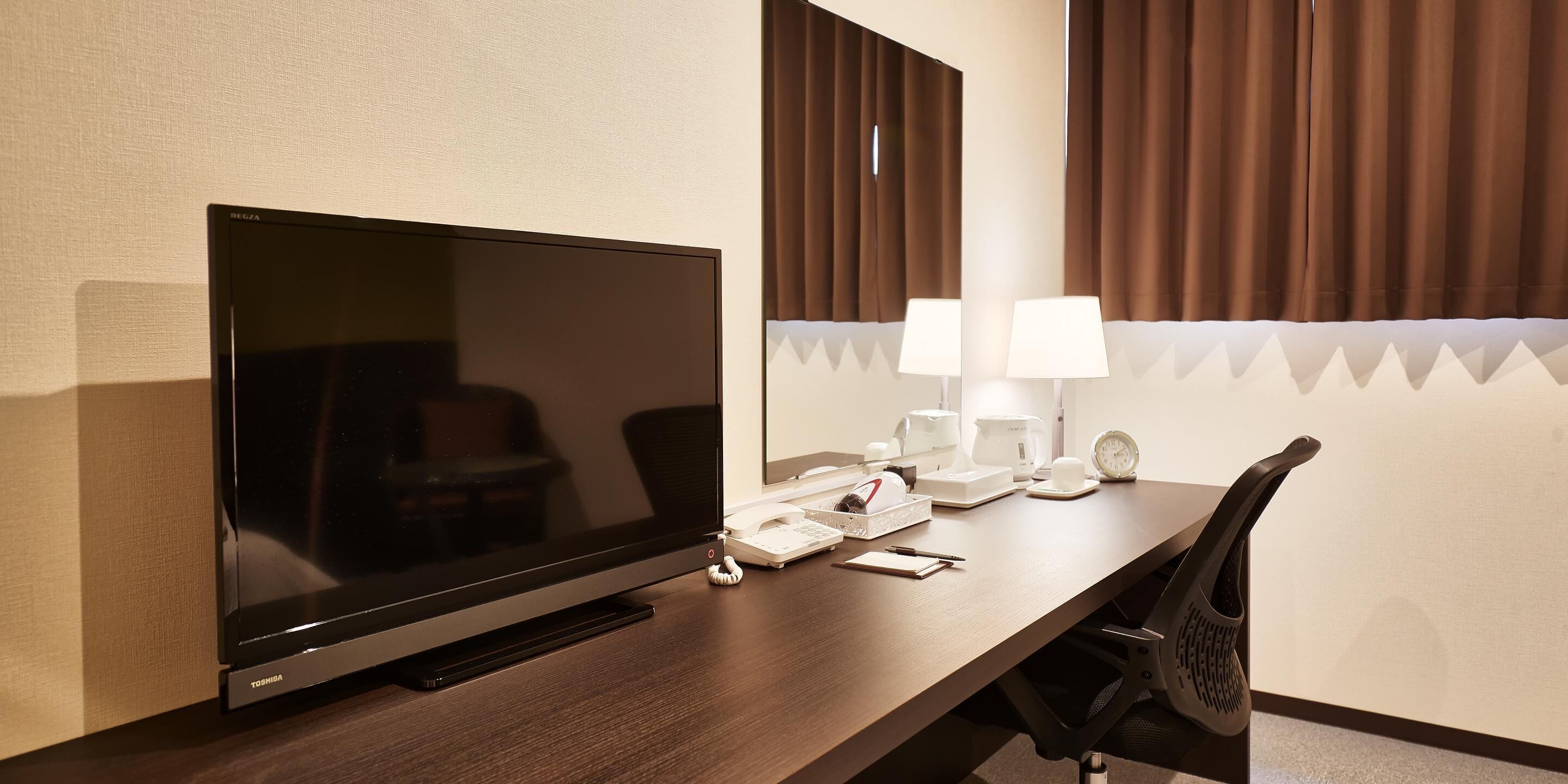 1 bedroom, down duvets, desk, laptop workspace