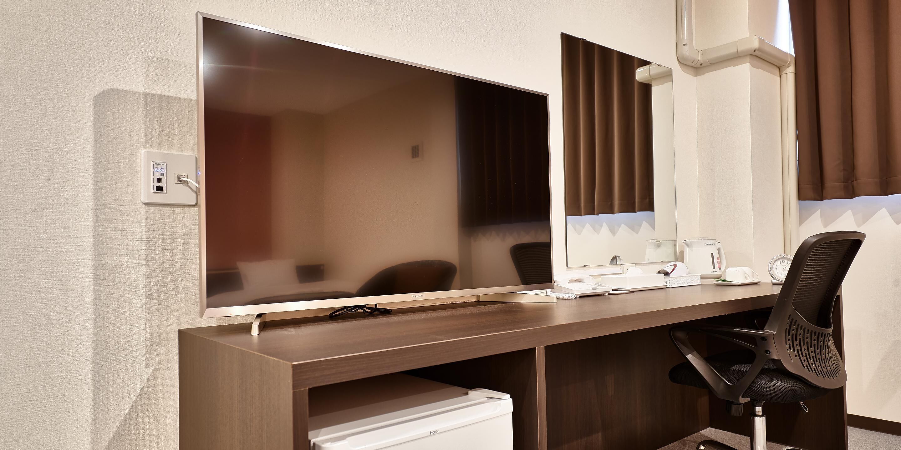 twin room, non smoking | 1 bedroom, down duvets, desk, laptop workspace