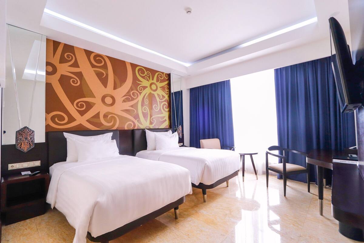 มินิบาร์ฟรี, ตู้นิรภัยในห้องพัก, โต๊ะทำงาน, Wi-Fi ฟรี
