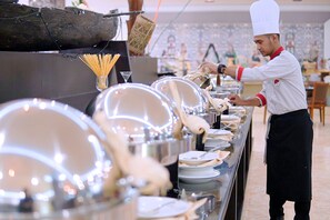 Déjeuner, dßner et souper servis sur place