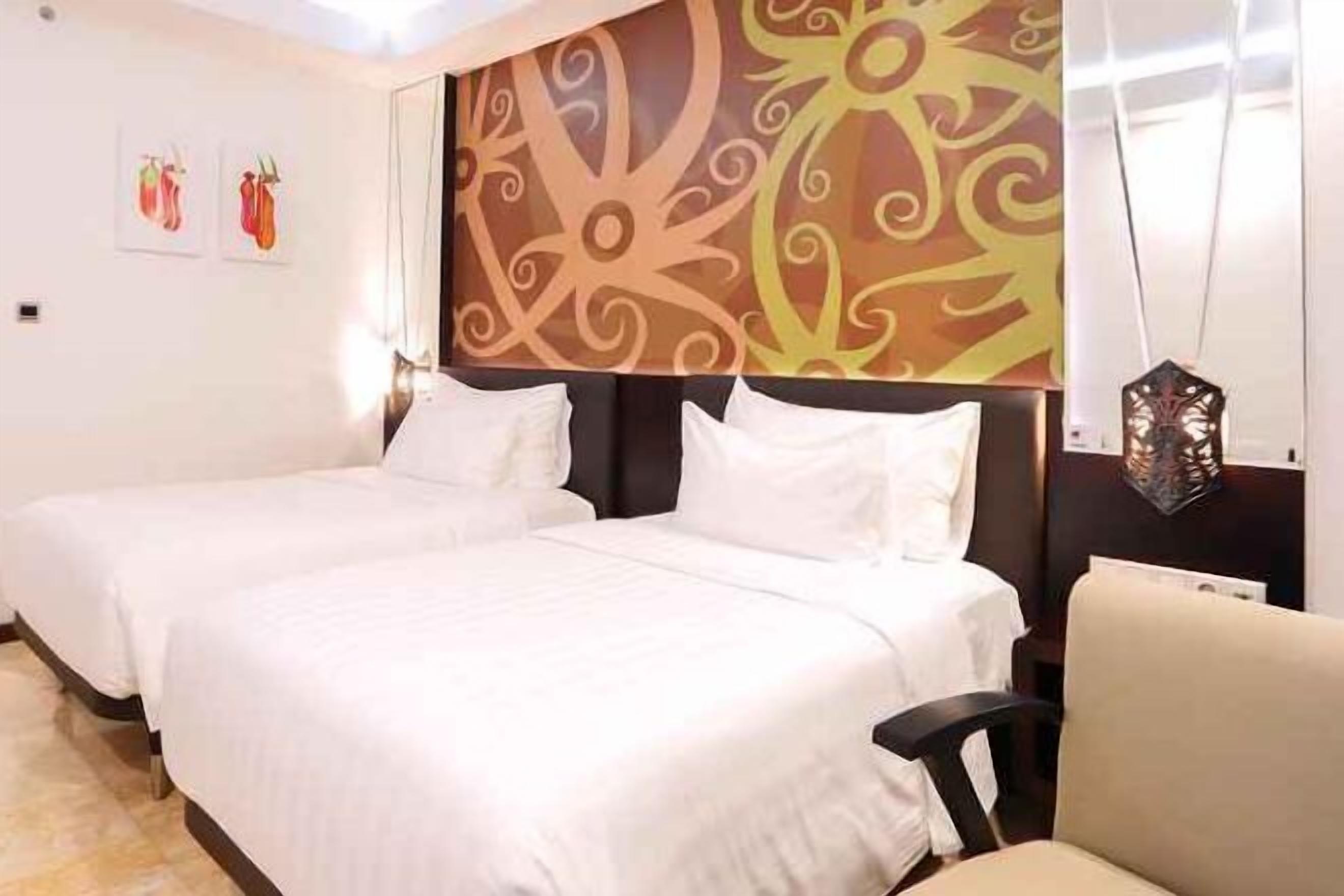 Artículos del minibar gratis y caja de seguridad en la habitación 