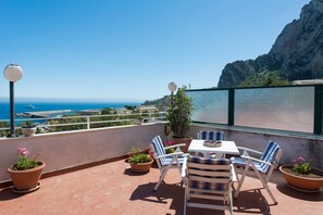 Outdoor dining - Casa con Terrazza all'Addaura by Wonderful Italy (Palermo)