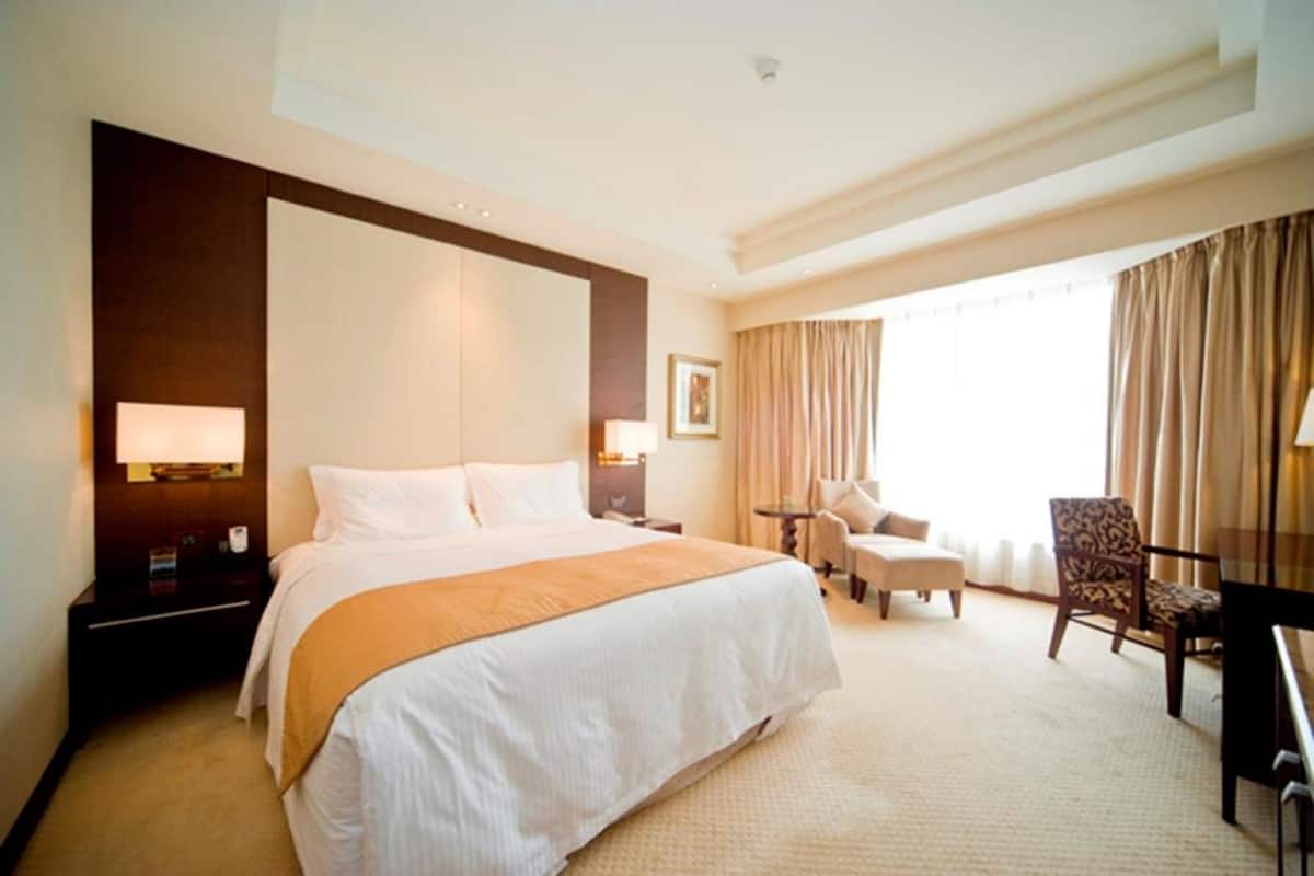 Kamar Double Deluks | Minibar, brankas, tirai kedap cahaya, dan kedap suara