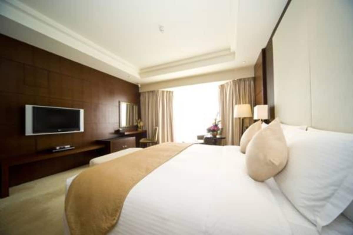 Superior Double Room | Minibar, in-room safe, blackout drapes, soundproofing