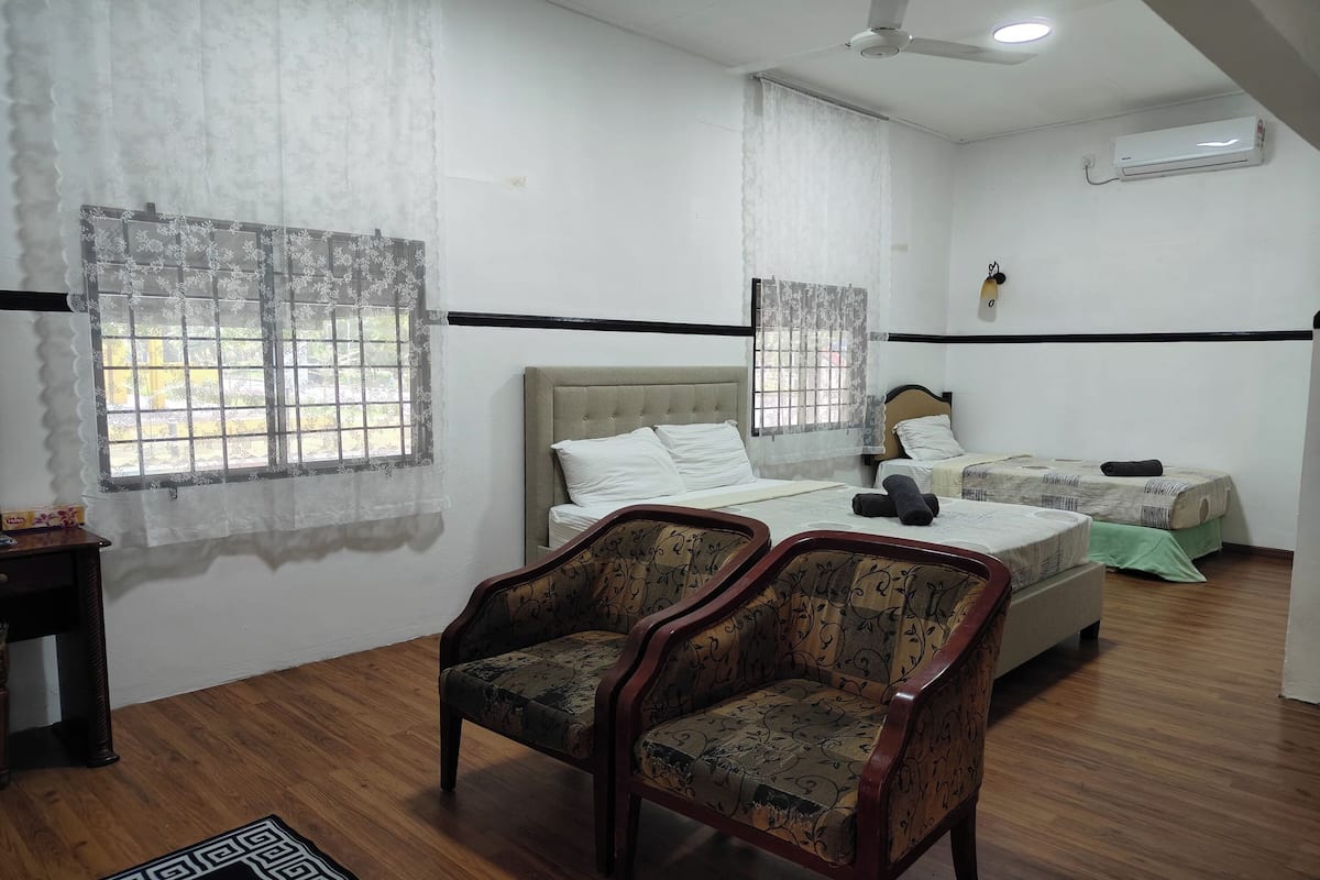 Desk, iron/ironing board, free WiFi, bed sheets