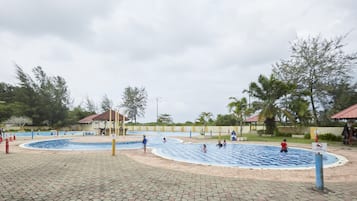 Kolam renang terbuka