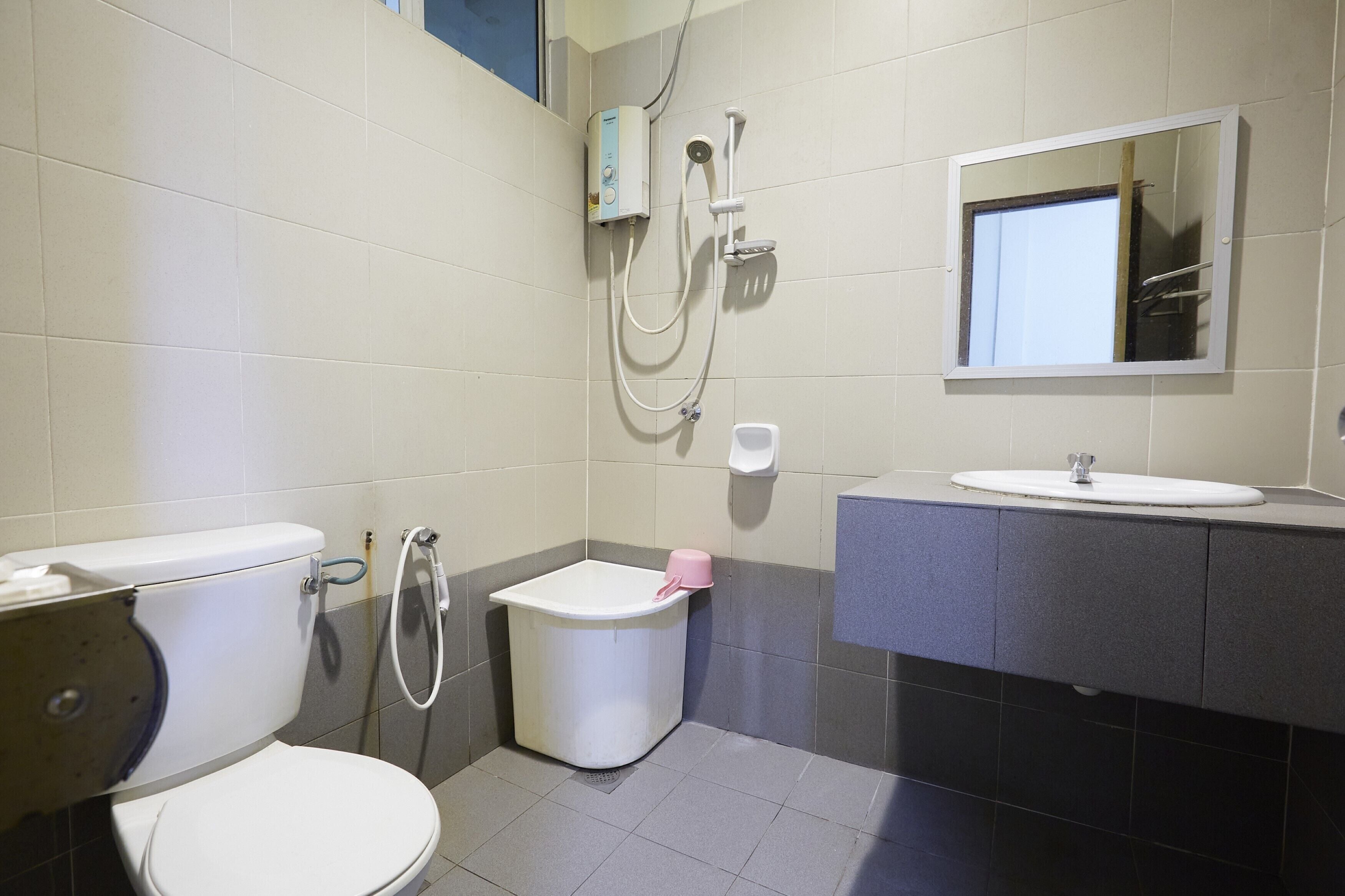 A bathroom with a toilet, bidet, and sink.