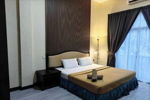 Deluxe Double Room | Desk, iron/ironing board, free WiFi, bed sheets
