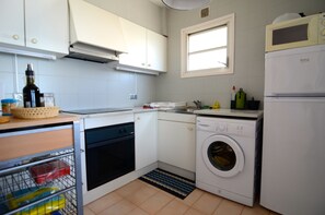 Fridge, microwave, oven, coffee/tea maker - PUIG PADRO 6 1-4 (L'Escala)
