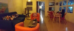 Lobby sitting area - Home Addicts Hostel (Yogyakarta)