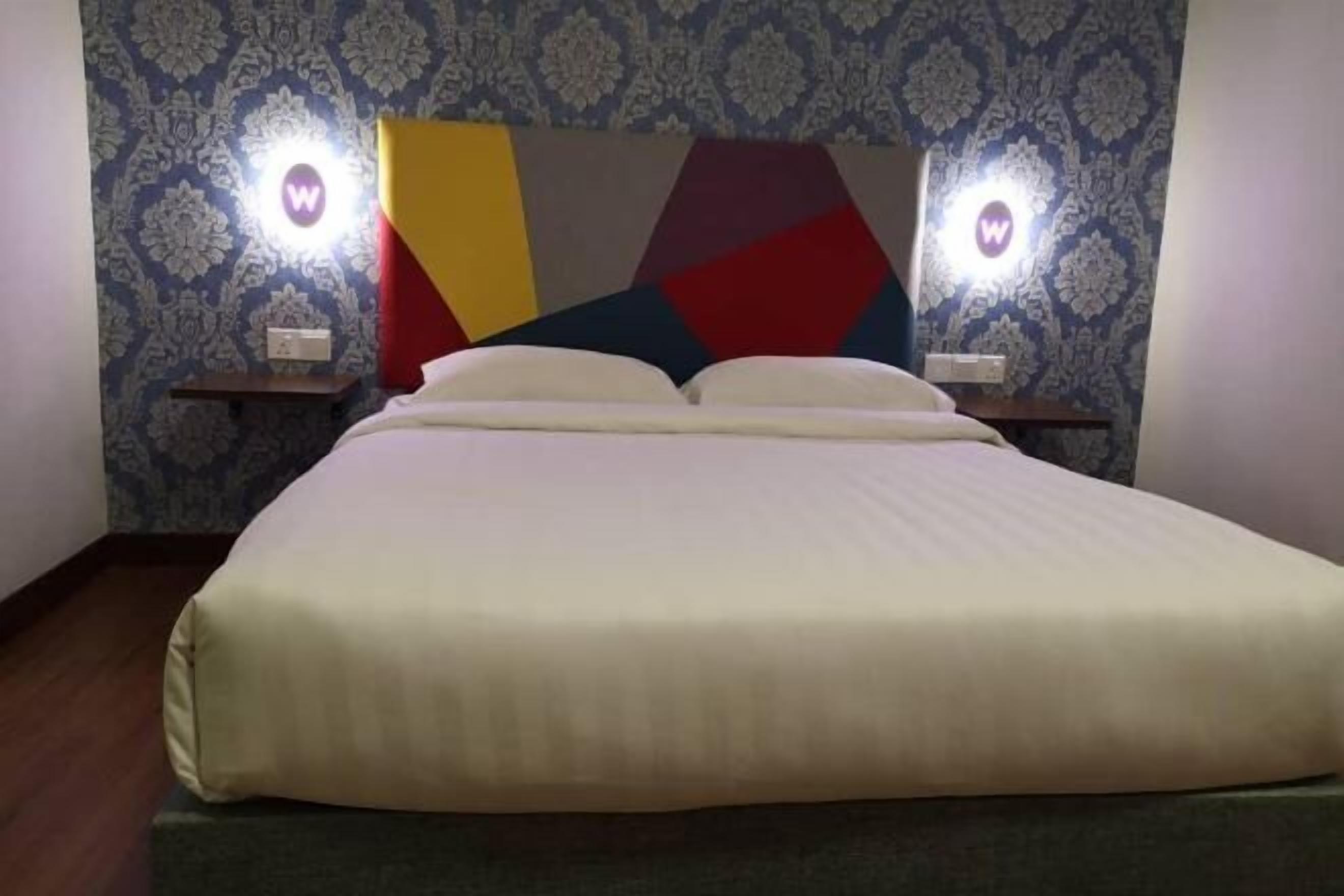 办公桌、免费 WiFi