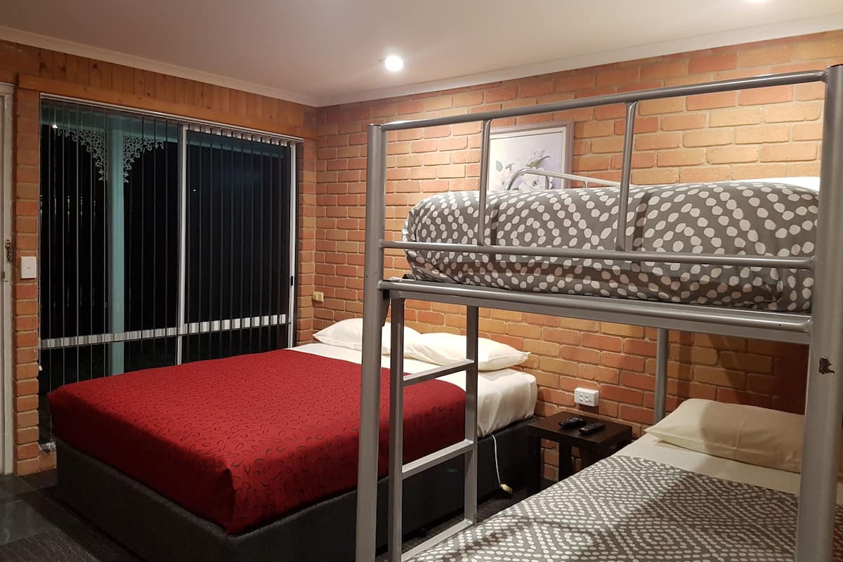 Family Room 8 | 1 bedroom, blackout curtains, iron/ironing board, free WiFi