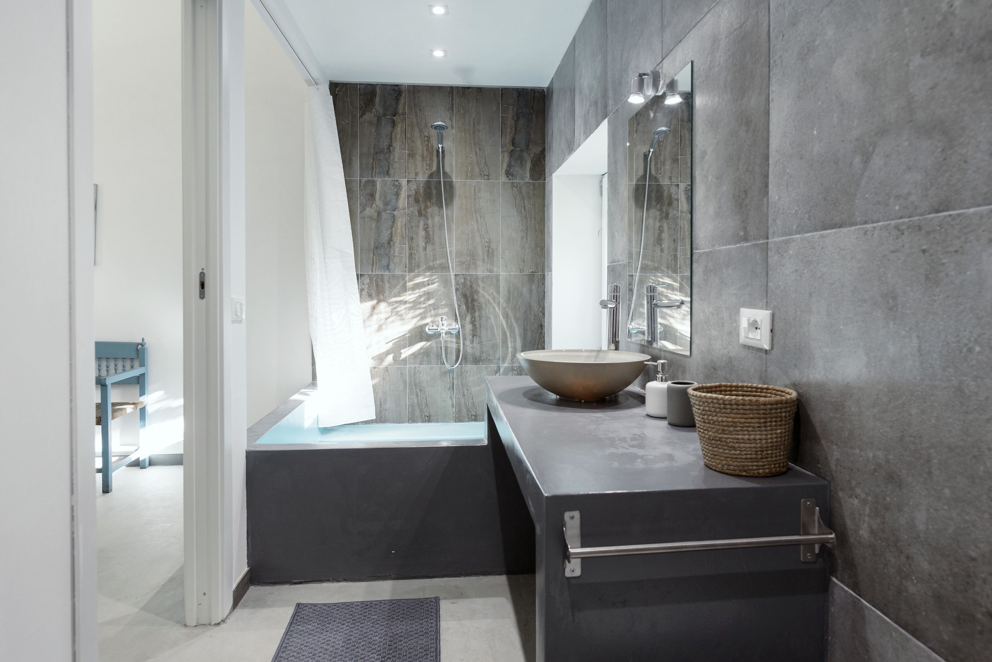 Superior Suite, 1 Queen Bed, Garden View | Bathroom