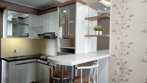 Deluxe Apartment, 2 Bedrooms | Private kitchen - Ajie Syariah (Bandung)